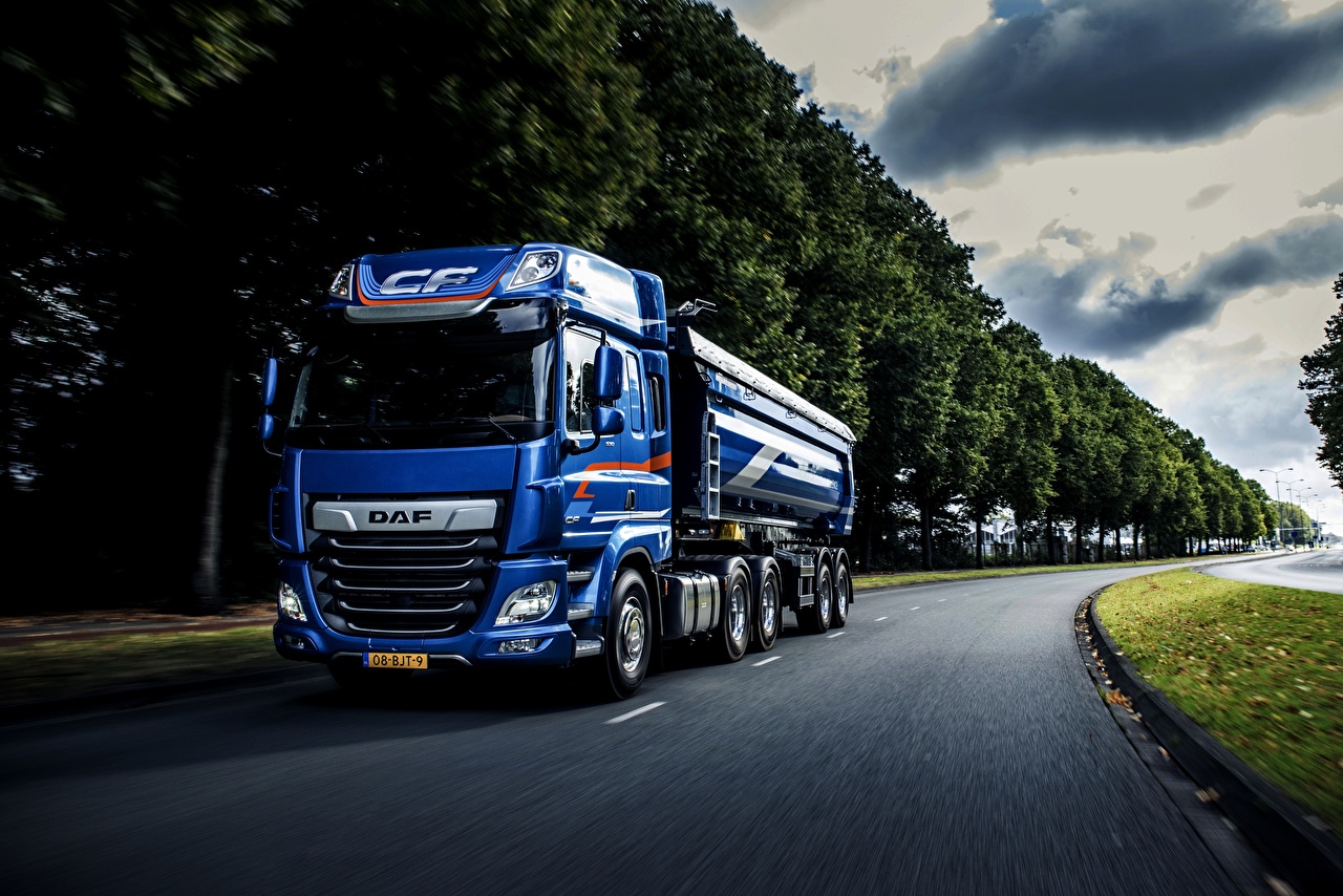 DAF_Trucks_Blue_538100_1280x854