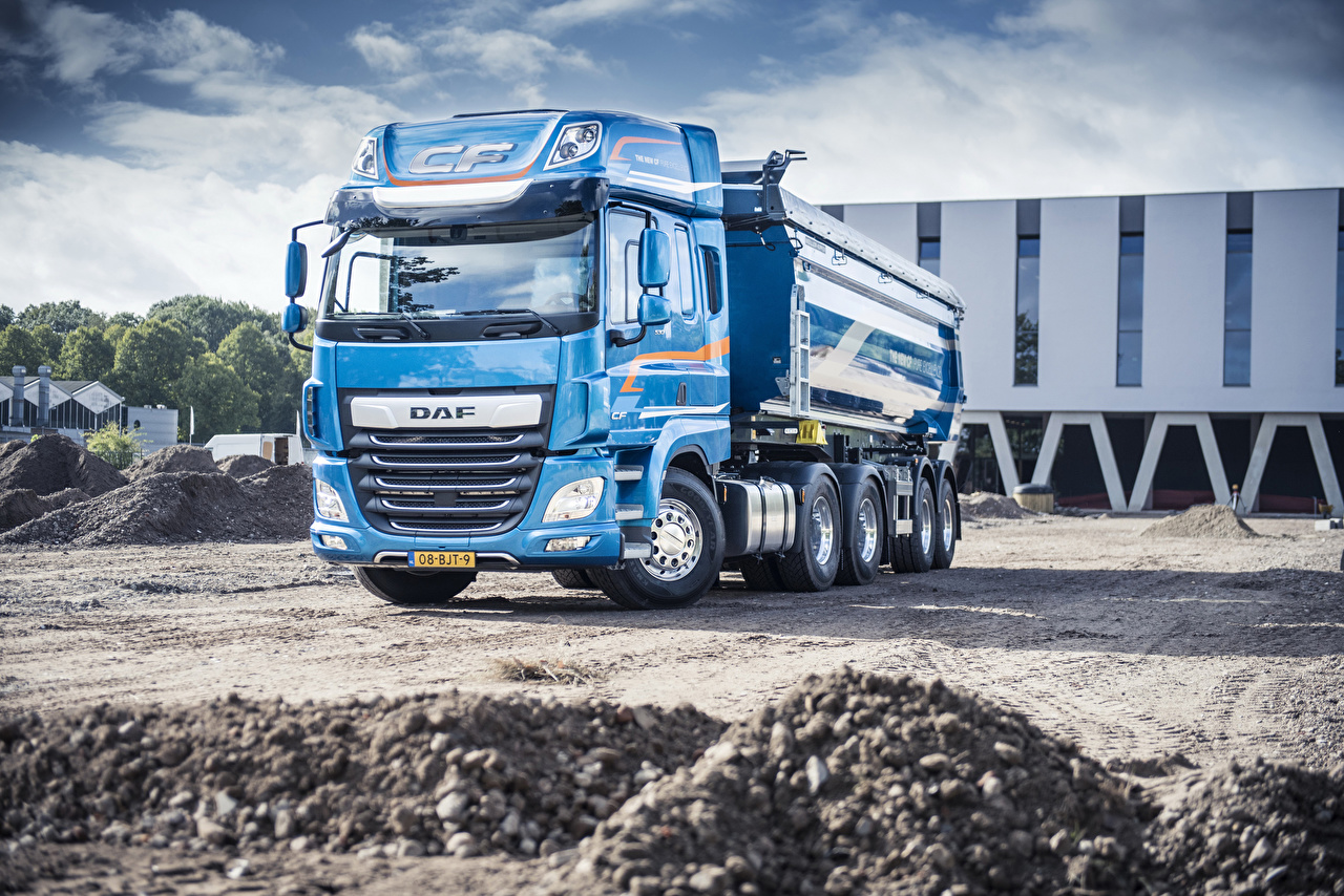 DAF_Trucks_Trucks_Light_Blue_537854_1280x854