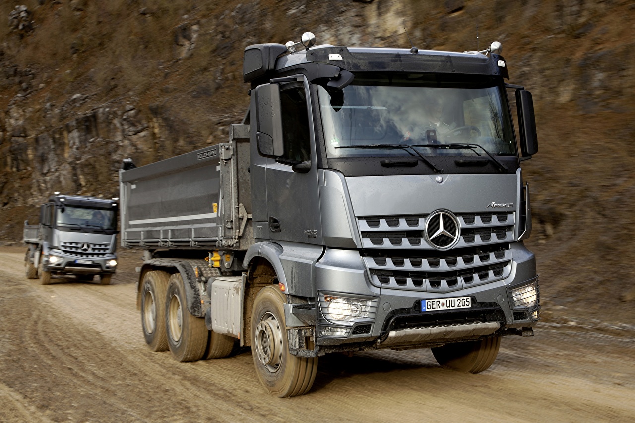 Mercedes-Benz_Trucks_2013_Arocs_Silver_color_554142_1280x853