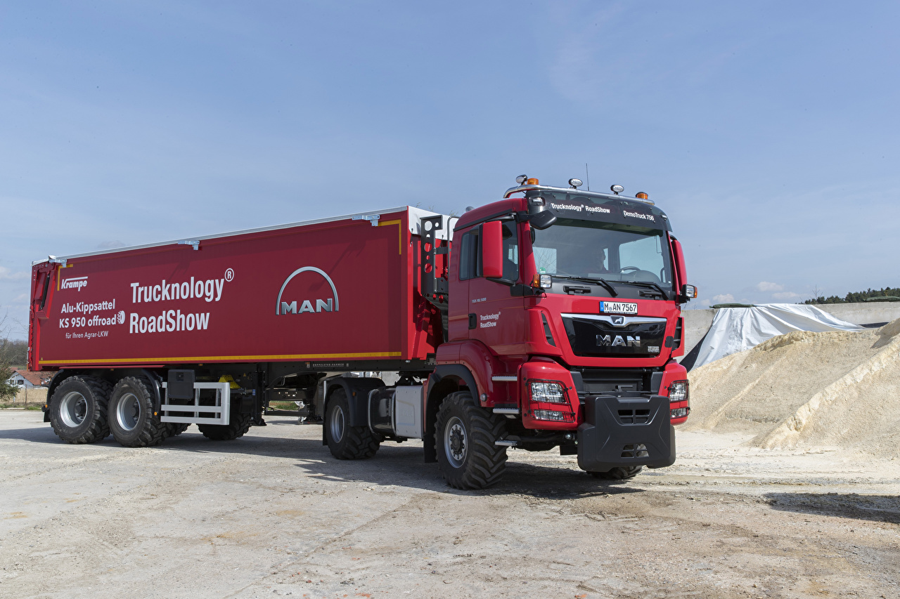 Trucks_Red_538109_1280x853